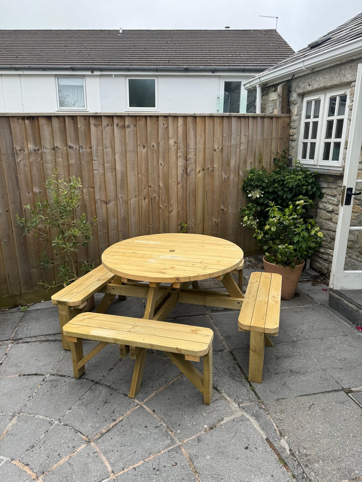 Circle Picnic Table — handmade timber